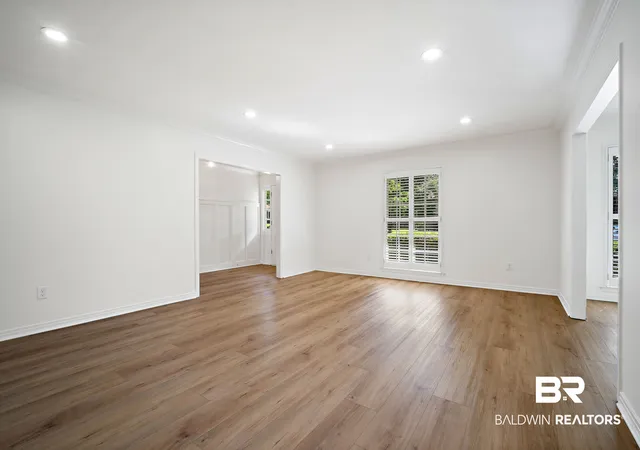 Photo 3 of Single family home for sale at 301 E Indian Crk Dr, Mobile, AL 36607 | MLS# 407473 | Listing updated on 2026-09-18