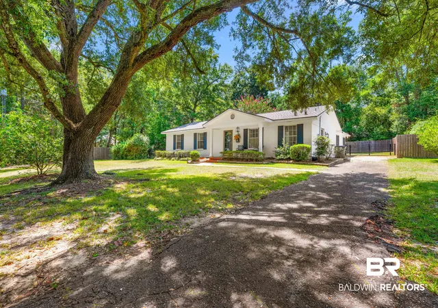 Photo 3 of Single family home for sale at 408 S School Street, Fairhope, AL 36532 | MLS# 409351 | Listing updated on 2026-09-02
