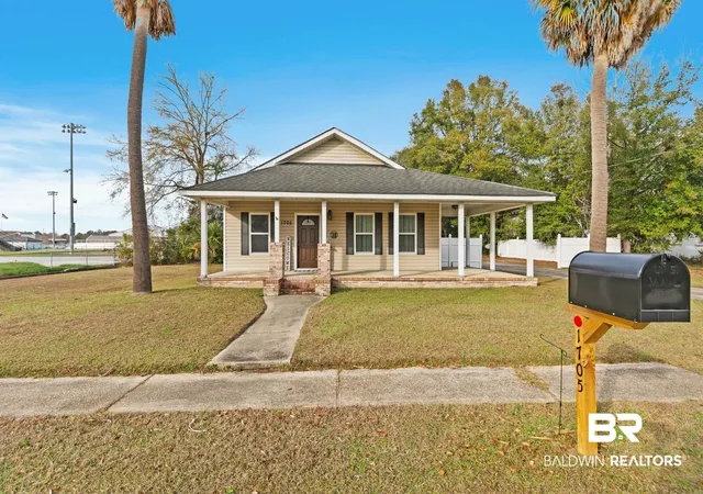 2nd image of 1705 Poplar St, Flomaton, AL 36441 | MLS# 390006