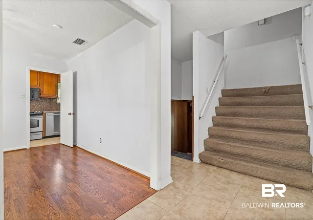 2nd image of 4110 Lake Cir, Mobile, AL 36693 | MLS# 395137