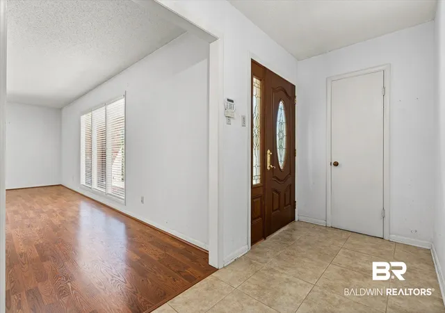 Photo 3 of Single family home for sale at 4110 Lake Cir, Mobile, AL 36693 | MLS# 395137 | Listing updated on 2026-07-28