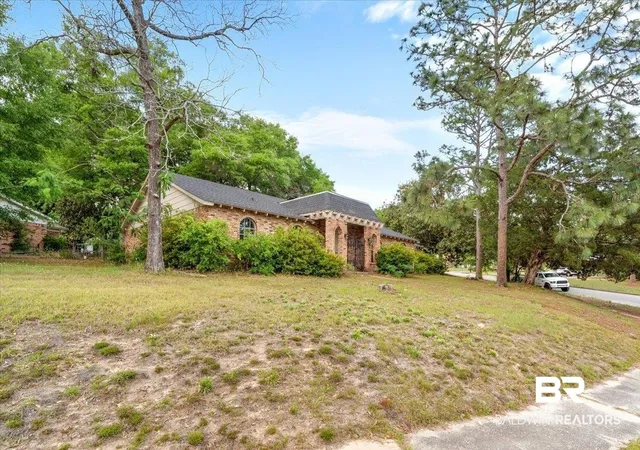 Photo 3 of Single family home for sale at 4600 S Dogwood Dr, Mobile, AL 36609 | MLS# 395694 | Listing updated on 2026-08-04