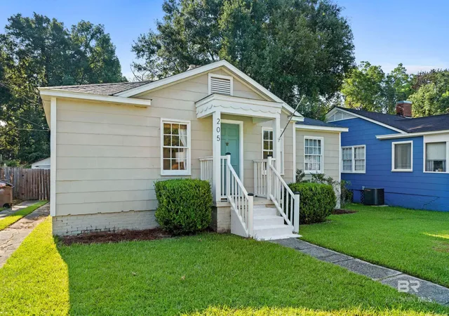 Homes for sale in Mobile, AL | 205 Pinehill Dr, Mobile, AL 36606 | MLS# 398818