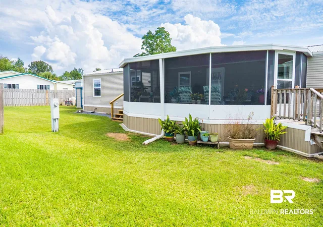 Photo 3 of Sale Pending at 1948 Ridgewood Dr, Lillian, AL 36549 | MLS# 386351 | Listing updated on 2026-10-02