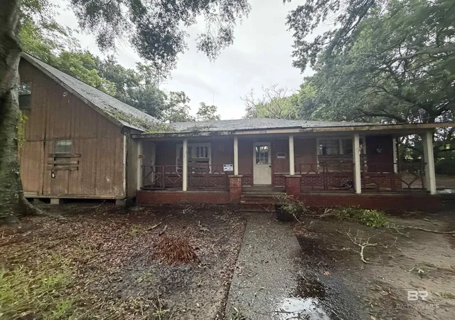 Homes for sale in Mobile, AL | 2004 Magnolia Lane, Mobile, AL 36605 | MLS# 398677