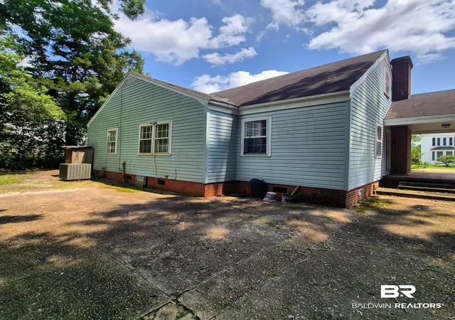 3rd image of 513 Dr Martin Luther King Jr Dr, Evergreen, AL 36401 | MLS# 409457