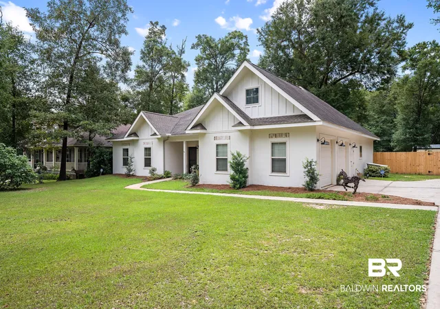 Photo 3 of Single family home for sale at 10816 County Rd 24, Fairhope, AL 36532 | MLS# 406676 | Listing updated on 2026-09-17