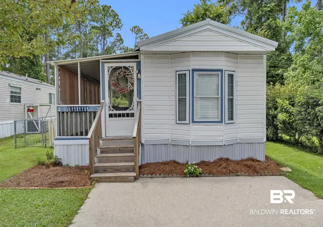 Photo 1 of Single family home for sale at 286 Buena Vista Cir, Lillian, AL 36549 | MLS# 398616 | Listing updated on 2026-08-24