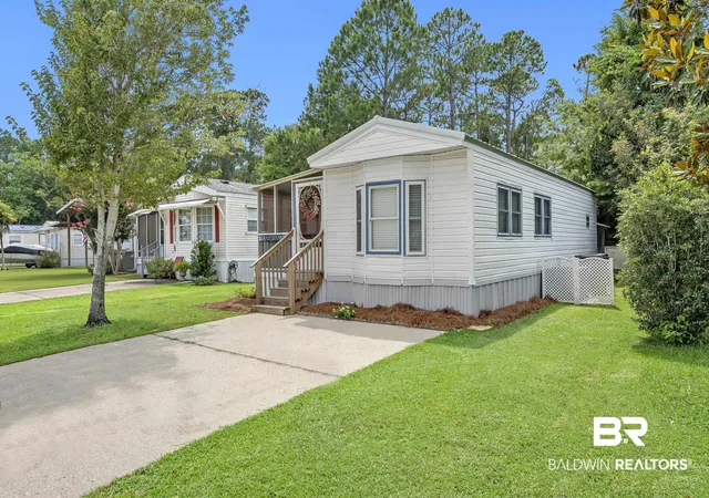 Photo 2 of Single family home for sale at 286 Buena Vista Cir, Lillian, AL 36549 | MLS# 398616 | Listing updated on 2026-08-24