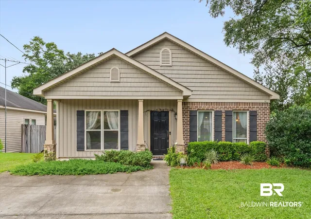 Photo 1 of Single family home for sale at 800 Galoway Ave, Mobile, AL 36609 | MLS# 397425 | Listing updated on 2026-08-25