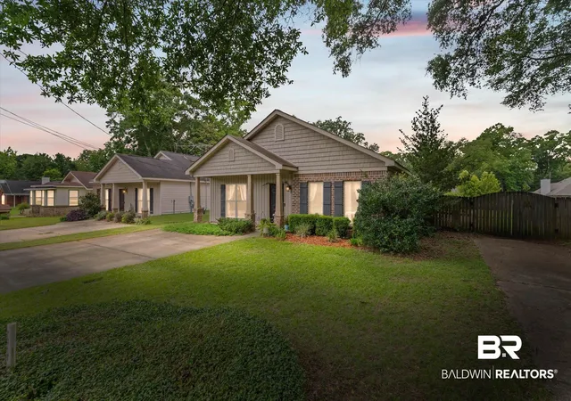 Photo 2 of Single family home for sale at 800 Galoway Ave, Mobile, AL 36609 | MLS# 397425 | Listing updated on 2026-08-25