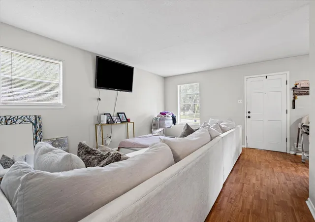 Photo 3 of Single family home for sale at 1933 Pallister Pl, Mobile, AL 36618 | MLS# 408533 | Listing updated on 2026-09-15