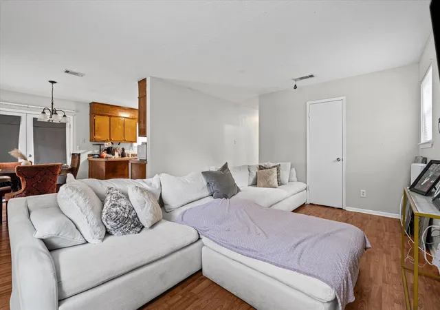 Photo 3 of Single family home for sale at 1933 Pallister Pl, Mobile, AL 36618 | MLS# 408533 | Listing updated on 2026-09-24