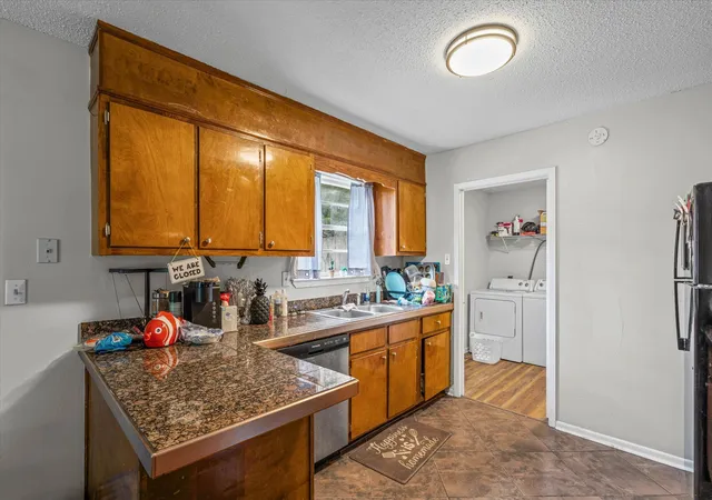 Photo 4 of Single family home for sale at 1933 Pallister Pl, Mobile, AL 36618 | MLS# 408533 | Listing updated on 2026-09-24