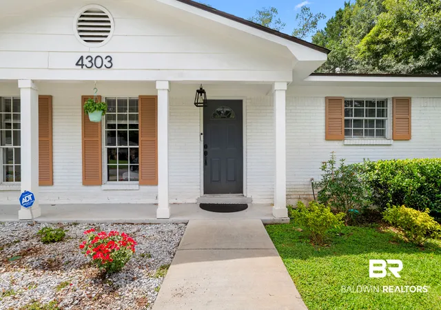 Photo 3 of Single family home for sale at 4303 Via Alta Dr, Mobile, AL 36609 | MLS# 409096 | Listing updated on 2026-09-22