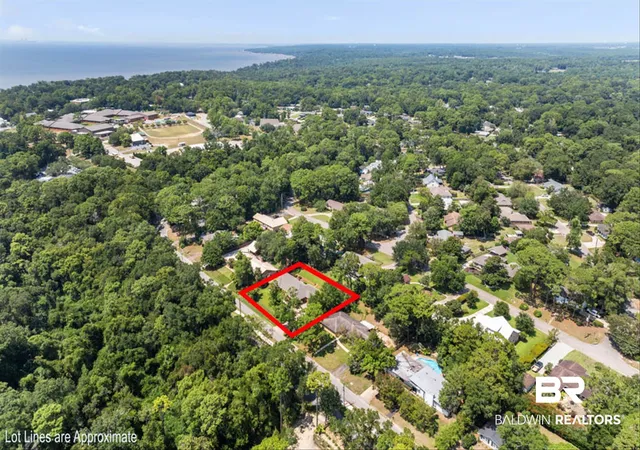 Photo 2 of Single family home for sale at 112 Fairwood Blvd, Fairhope, AL 36532 | MLS# 406501 | Listing updated on 2026-08-27