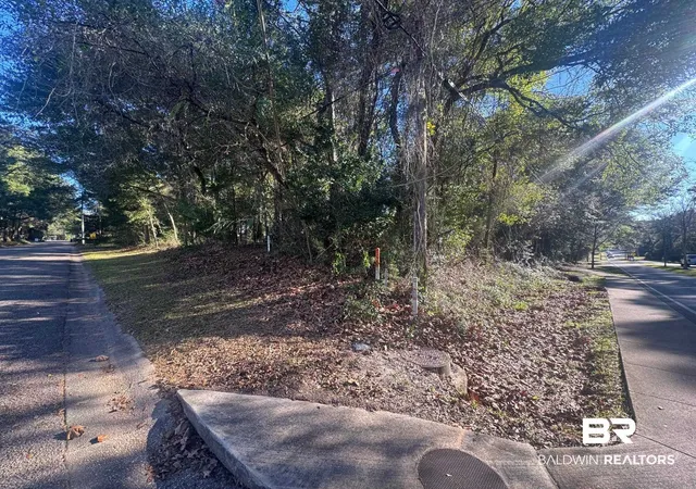 Photo 2 of Sale Pending at 404 Miller Ave, Fairhope, AL 36532 | MLS# 390532 | Listing updated on 2026-08-31