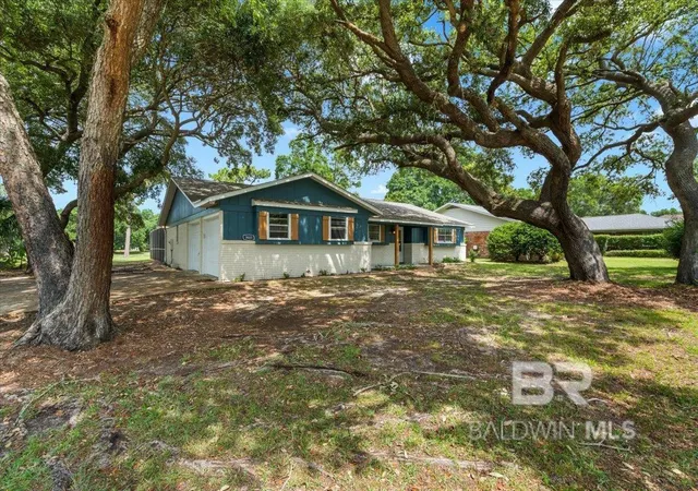 Homes for sale in Gulf Shores, AL | 1409 E Fairway Dr, Gulf Shores, AL 36542 | MLS# 398566