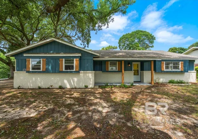 Homes for sale in Gulf Shores, AL | 1409 E Fairway Dr, Gulf Shores, AL 36542 | MLS# 398566