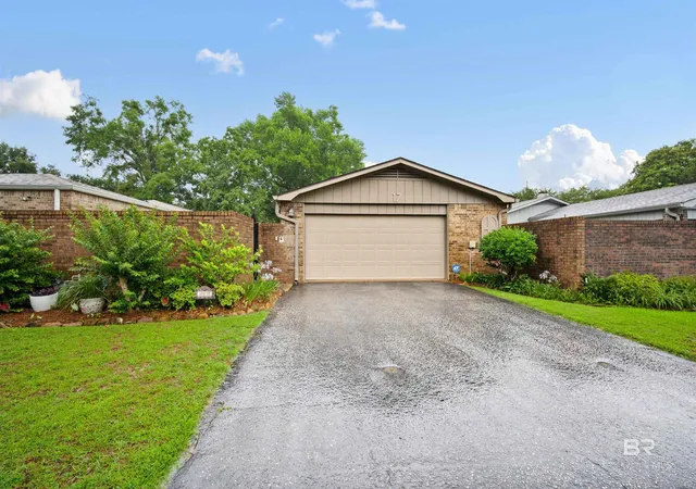 Homes for sale in Mobile, AL | 17 W Cobblestone Way, Mobile, AL 36608 | MLS# 397066