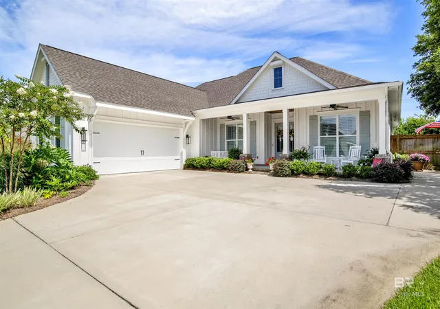 Homes for sale in Fairhope, AL | 17475 Burwick Loop, Fairhope, AL 36532 | MLS# 398578
