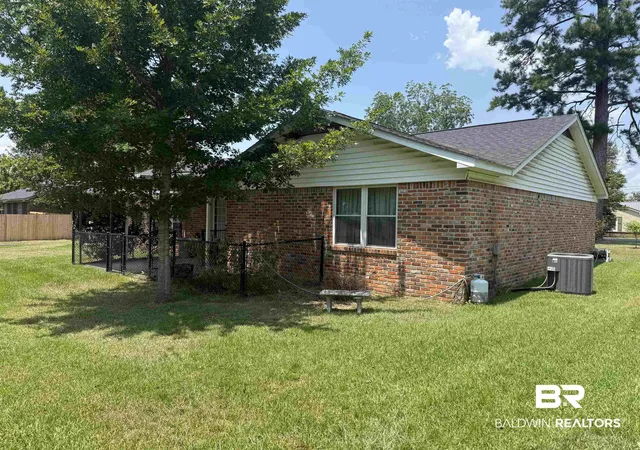 Photo 2 of Single family home for sale at 107 Davison St, Brewton, AL 36426 | MLS# 400091 | Listing updated on 2026-07-31
