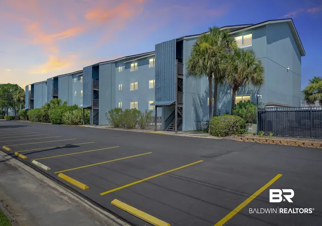 Listing Photo 5 - Condo for sale in building located at 14100 River Rd, Pensacola, FL 32507 - Unit #211