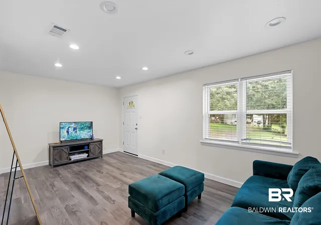 Photo 4 of Single family home for sale at 6879 Emory Dr, Mobile, AL 36619 | MLS# 398370 | Listing updated on 2026-10-02