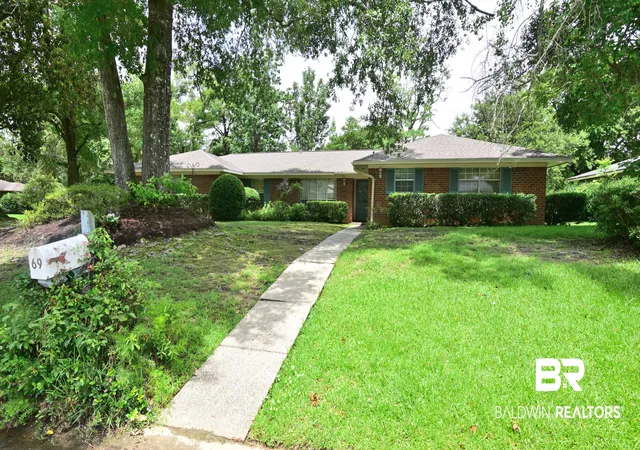 Photo 2 of Sale Pending at 69 Paddock Dr, Fairhope, AL 36532 | MLS# 406546 | Listing updated on 2026-09-01