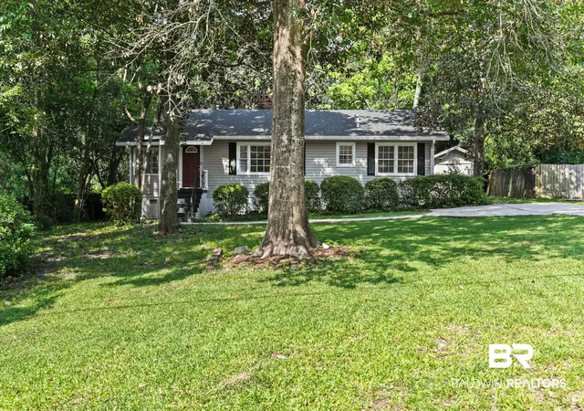 Photo 3 of Single family home for sale at 1009 W Pinewood Dr, Mobile, AL 36618 | MLS# 406552 | Listing updated on 2026-09-11