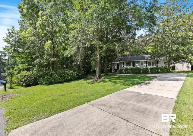 Photo 3 of Single family home for sale at 1009 W Pinewood Dr, Mobile, AL 36618 | MLS# 406552 | Listing updated on 2026-09-11