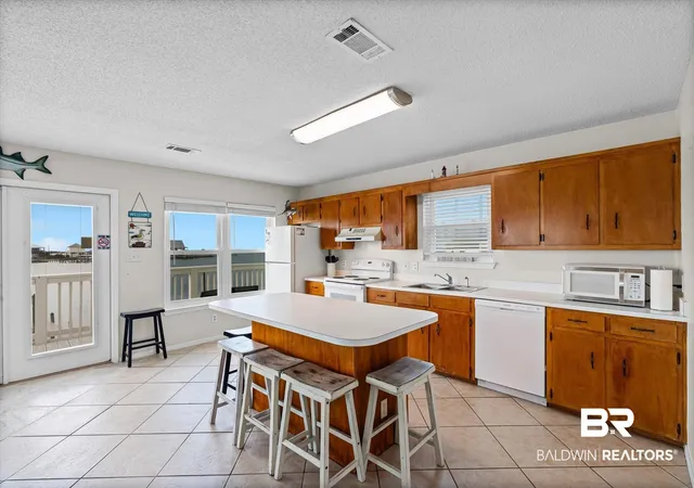 Photo 4 of Sale Pending at 2423 Choctaw Rd, Gulf Shores, AL 36542 | MLS# 389903 | Listing updated on 2026-08-17