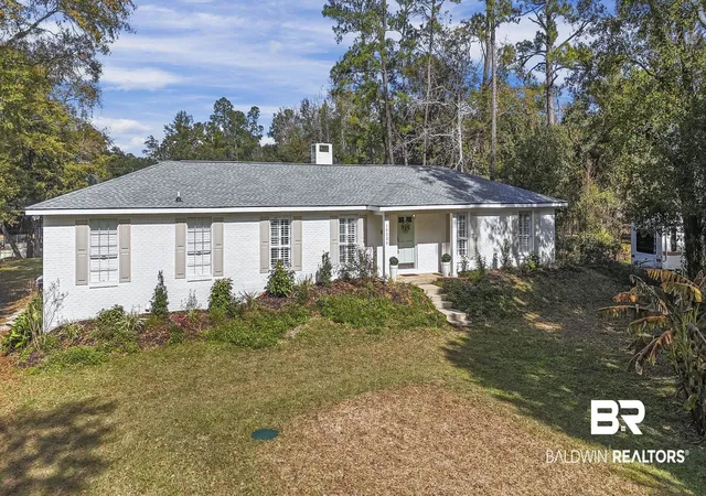 Photo 1 of Single family home for sale at 10235 Canal Cir, Fairhope, AL 36532 | MLS# 400072 | Listing updated on 2026-08-22