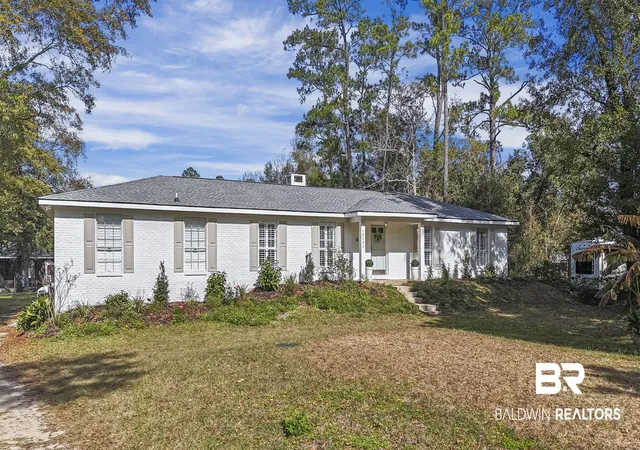 Photo 2 of Single family home for sale at 10235 Canal Cir, Fairhope, AL 36532 | MLS# 400072 | Listing updated on 2026-08-22