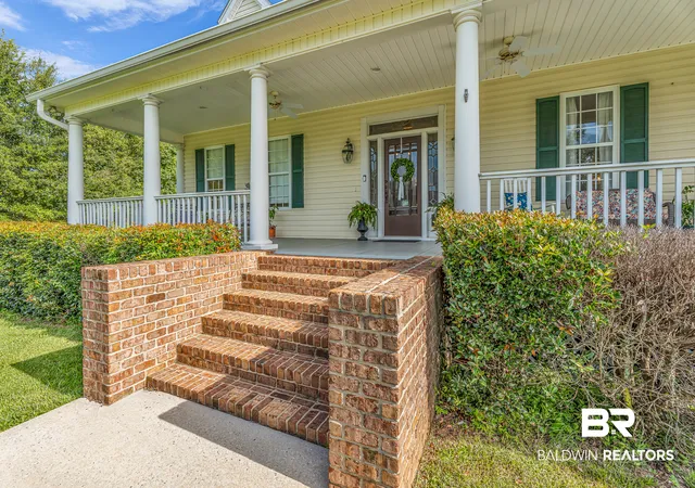 Photo 3 of Single family home for sale at 10097 Grove Dr, Fairhope, AL 36532 | MLS# 400106 | Listing updated on 2026-08-19