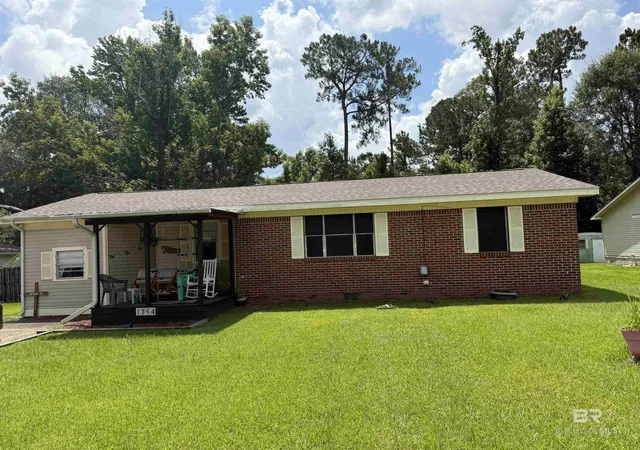 Homes for sale in Flomaton, AL | 1714 Pine Street, Flomaton, AL 36441 | MLS# 399118
