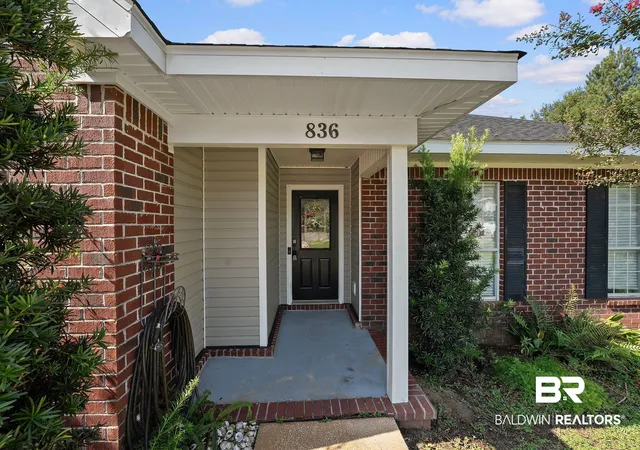 Photo 2 of Single family home for sale at 836 Willow Pointe Dr E, Mobile, AL 36695 | MLS# 409463 | Listing updated on 2026-08-25