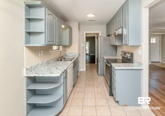 Photo 3 of Sale Pending at 5805 Holly Hl Ct, Mobile, AL 36609 | MLS# 382295 | Listing updated on 2026-08-26