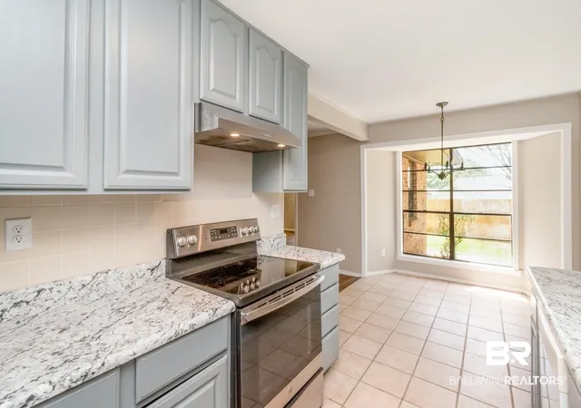 Photo 4 of Sale Pending at 5805 Holly Hl Ct, Mobile, AL 36609 | MLS# 382295 | Listing updated on 2026-08-26