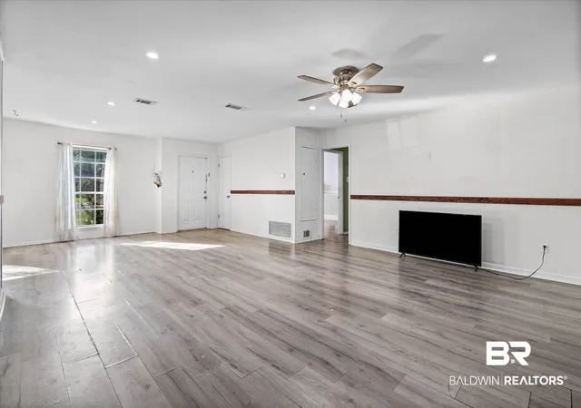 Photo 3 of Single family home for sale at 3016 Colburn Dr, Mobile, AL 36606 | MLS# 394127 | Listing updated on 2026-09-23
