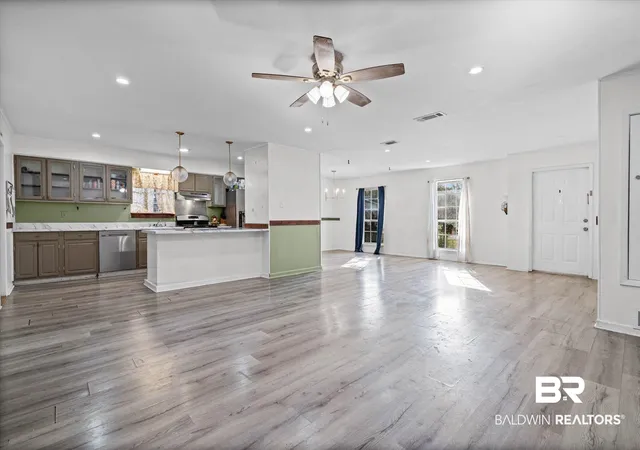 Photo 3 of Single family home for sale at 3016 Colburn Dr, Mobile, AL 36606 | MLS# 394127 | Listing updated on 2026-09-23