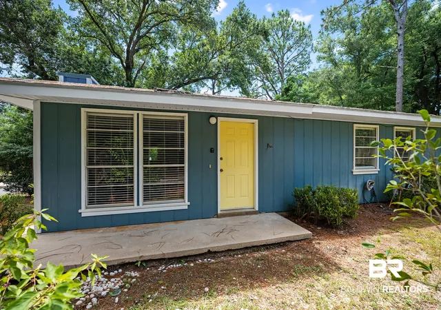 Photo 3 of Single family home for sale at 388 Pecan Ave, Fairhope, AL 36532 | MLS# 409219 | Listing updated on 2026-08-19