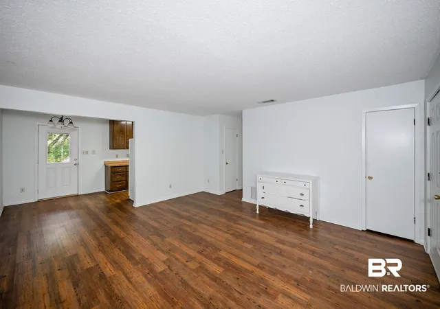 Photo 4 of Single family home for sale at 388 Pecan Ave, Fairhope, AL 36532 | MLS# 409219 | Listing updated on 2026-08-19
