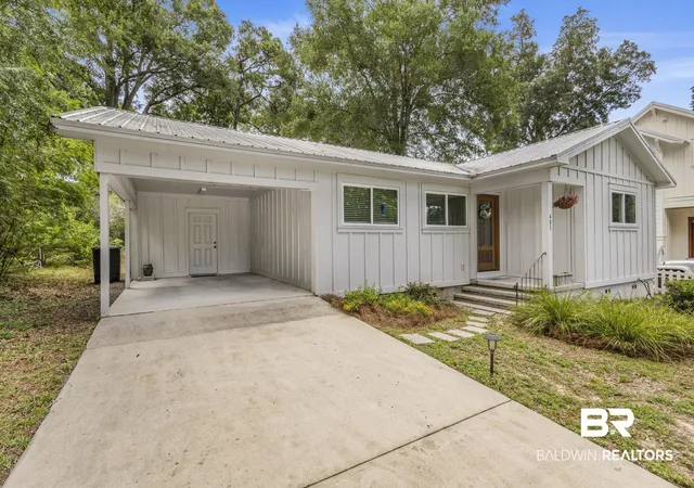 Photo 3 of Sale Pending at 403 Pomelo St, Fairhope, AL 36532 | MLS# 399725 | Listing updated on 2026-10-19