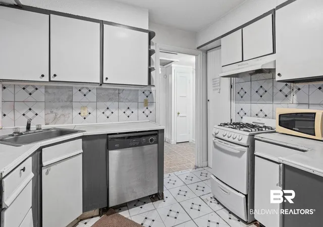 Photo 3 of Single family home for sale at 160 Glenn Ave, Mobile, AL 36606 | MLS# 398162 | Listing updated on 2026-08-02