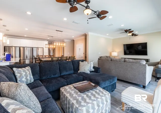 Photo 2 of Sale Pending at 332 W Beach Blvd, Gulf Shores, AL 36542 | MLS# 398610 | Listing updated on 2026-09-17