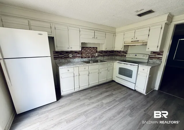 Photo 3 of Sale Pending at 452 Hopi Street, Chickasaw, AL 36611 | MLS# 409533 | Listing updated on 2026-08-29