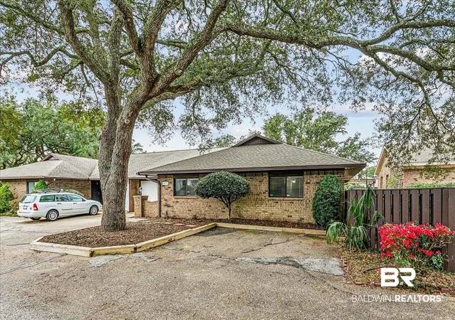 Photo 4 of Townhouse for sale at 5073 Leeward Dr, Pensacola, FL 32507 | MLS# 392950 | Listing updated on 2026-09-01