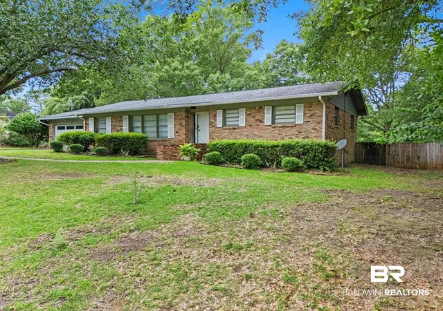 Photo 2 of Sale Pending at 167 Country Clb Dr, Daphne, AL 36526 | MLS# 397130 | Listing updated on 2026-09-14