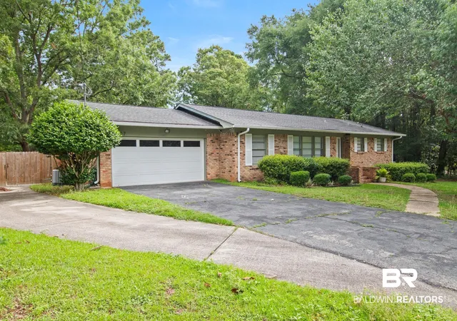 Photo 3 of Sale Pending at 167 Country Clb Dr, Daphne, AL 36526 | MLS# 397130 | Listing updated on 2026-09-14